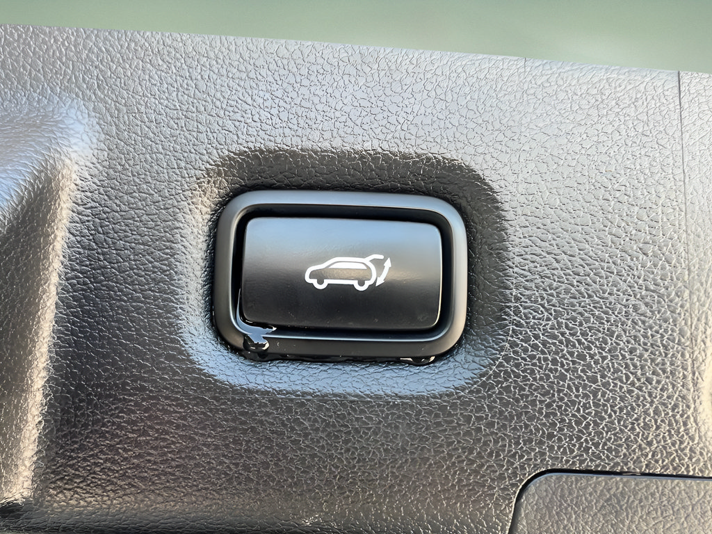 Used 2023 Hyundai Santa Fe SEL Premium AWD/4WD image 11