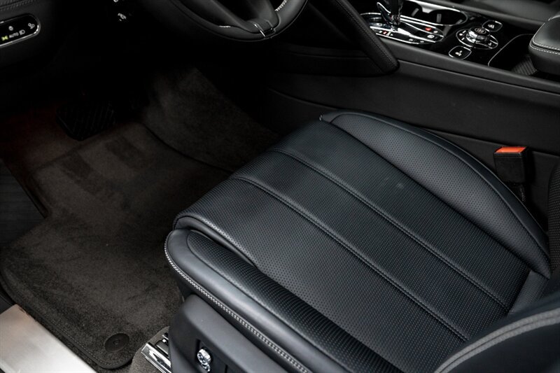 Used 2024 Bentley Bentayga AWD/4WD image 33