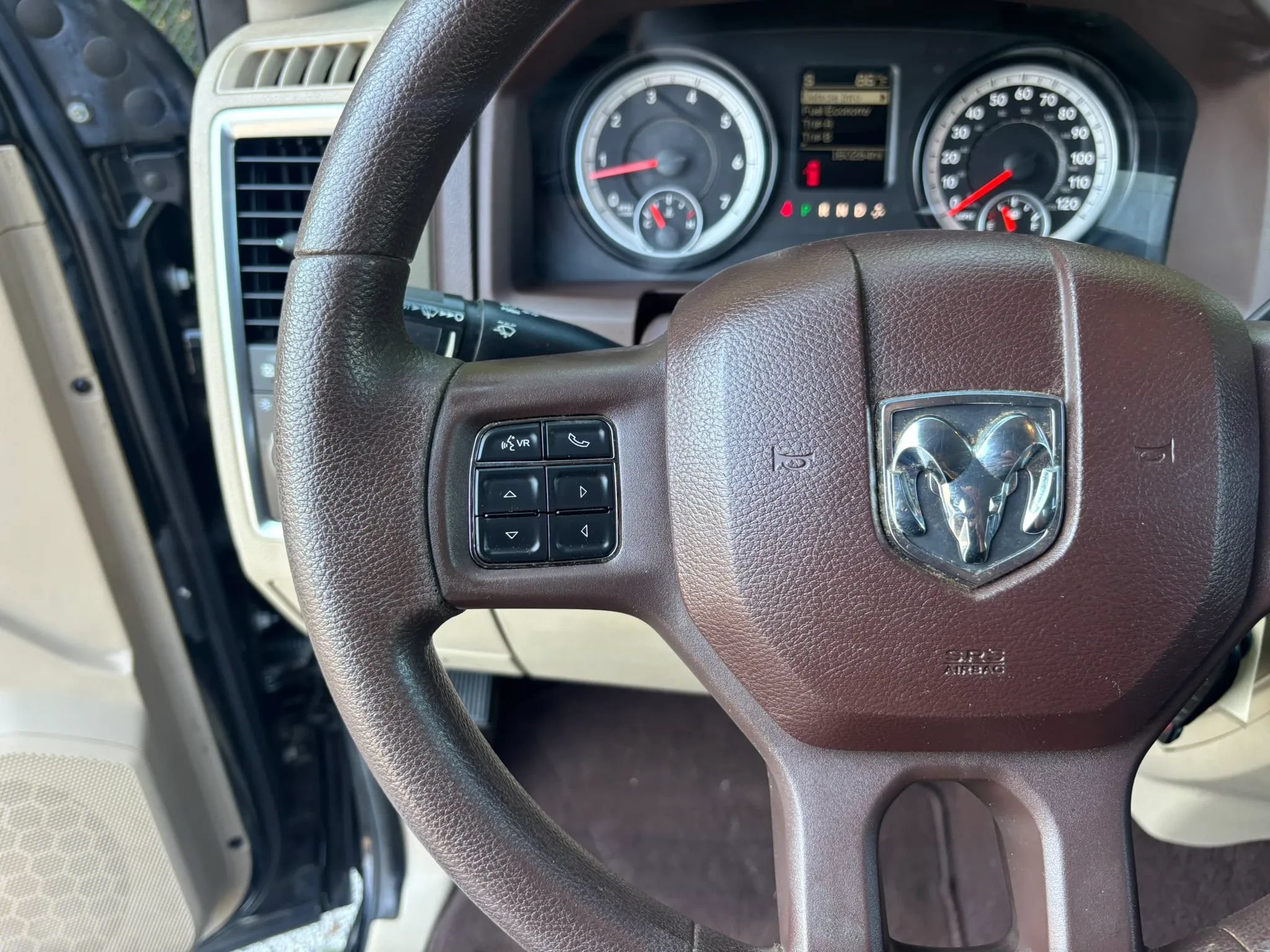 Used 2014 RAM 2500 SLT AWD/4WD image 12
