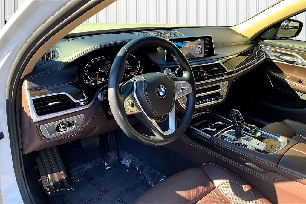 Used 2022 BMW 750i xDrive w/ Executive Package AWD/4WD image 17