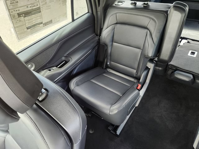 New 2026 Lincoln Navigator Reserve w/ Jet Appearance Package AWD/4WD image 13