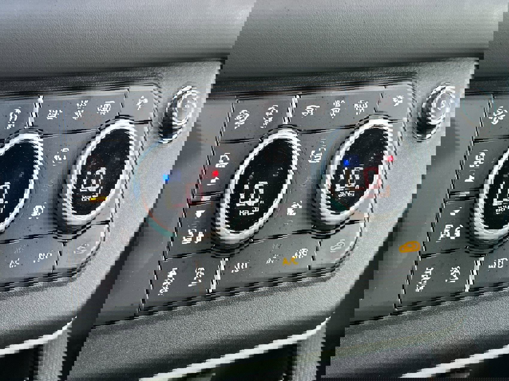 Used 2021 Land Rover Defender 110 X-Dynamic HSE image 19