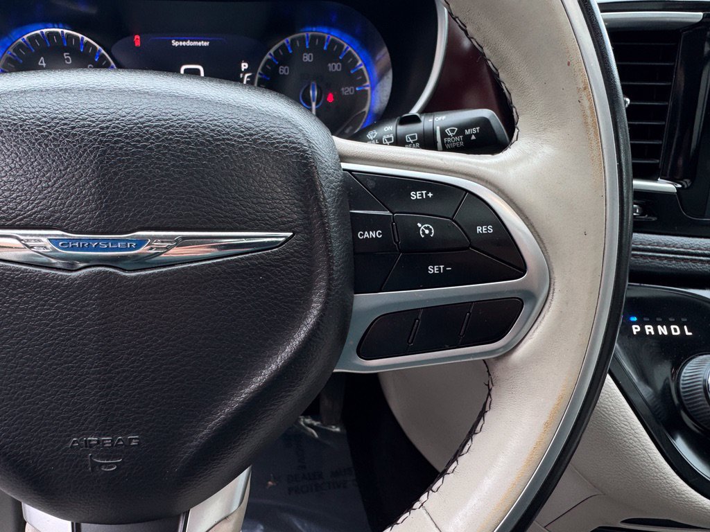 Used 2020 Chrysler Pacifica Limited FWD image 36
