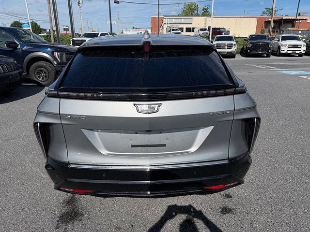 Used 2024 Cadillac Lyriq Luxury w/ LPO, Floor Liner Package AWD/4WD image 5