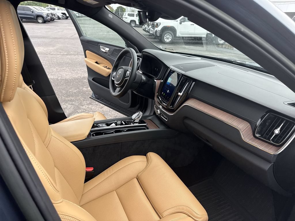 Used 2023 Volvo XC60 B5 Ultimate w/ Climate Package FWD image 35