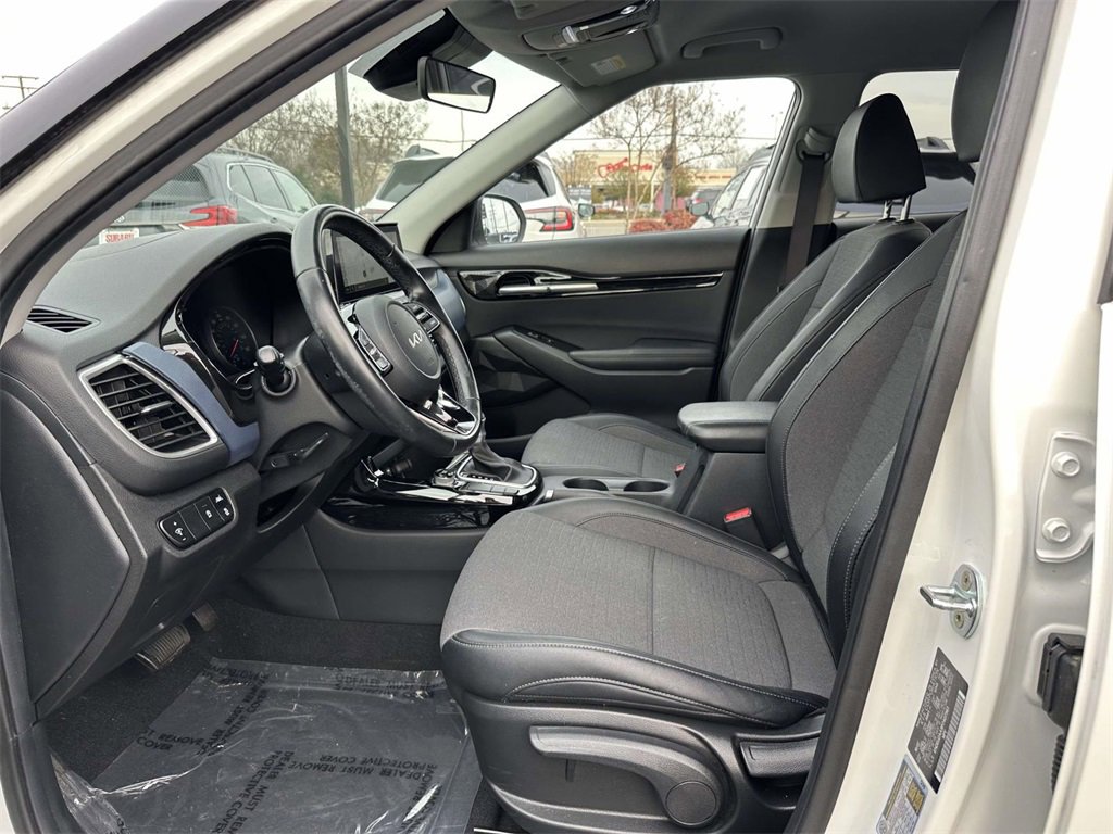 Used 2023 Kia Seltos S w/ Navigation Package image 18