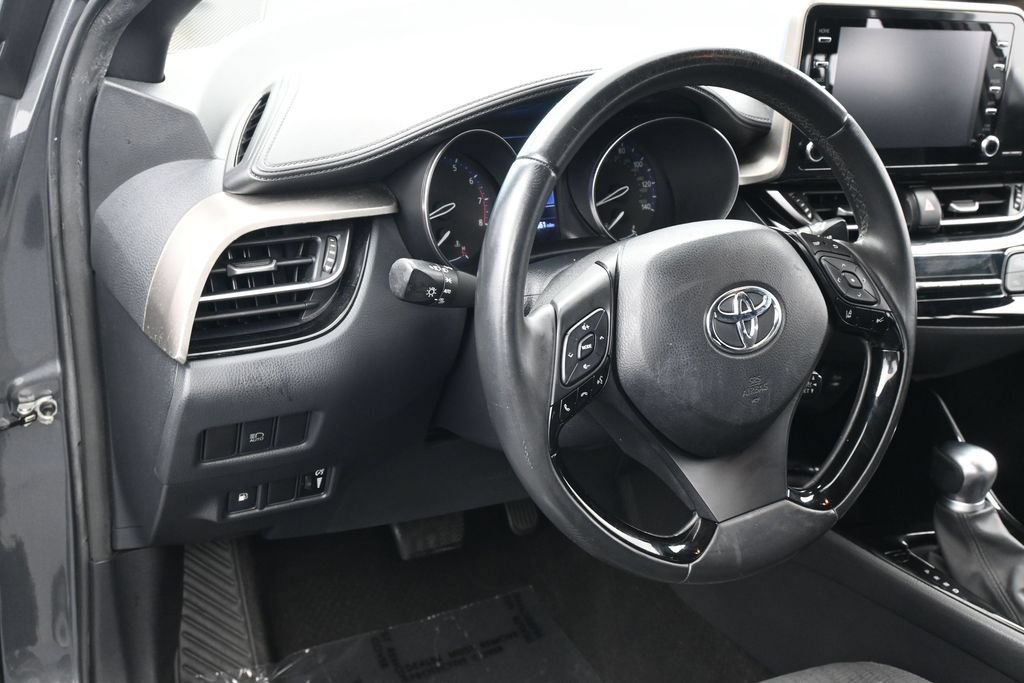 Used 2019 Toyota C-HR XLE FWD image 14