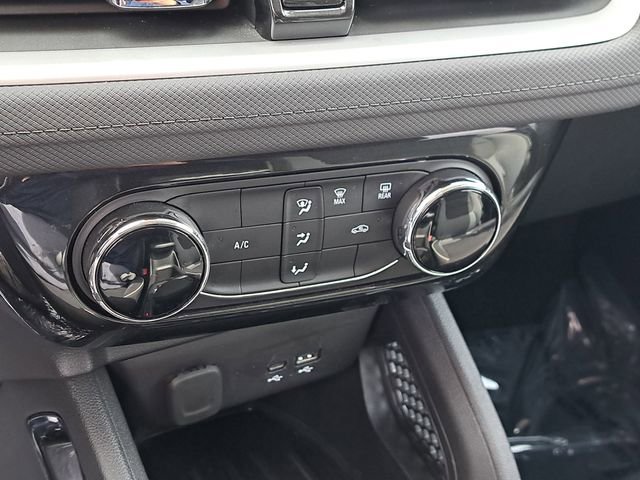 Used 2025 Chevrolet TrailBlazer LT AWD/4WD image 27