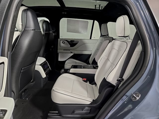 New 2026 Lincoln Aviator Black Label w/ Black Label Special Edition AWD/4WD image 10