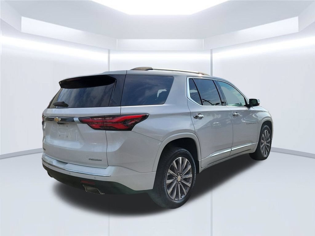 Used 2023 Chevrolet Traverse Premier FWD image 5