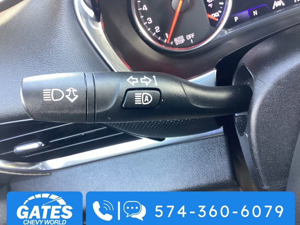 Used 2023 Chevrolet Traverse Premier image 32