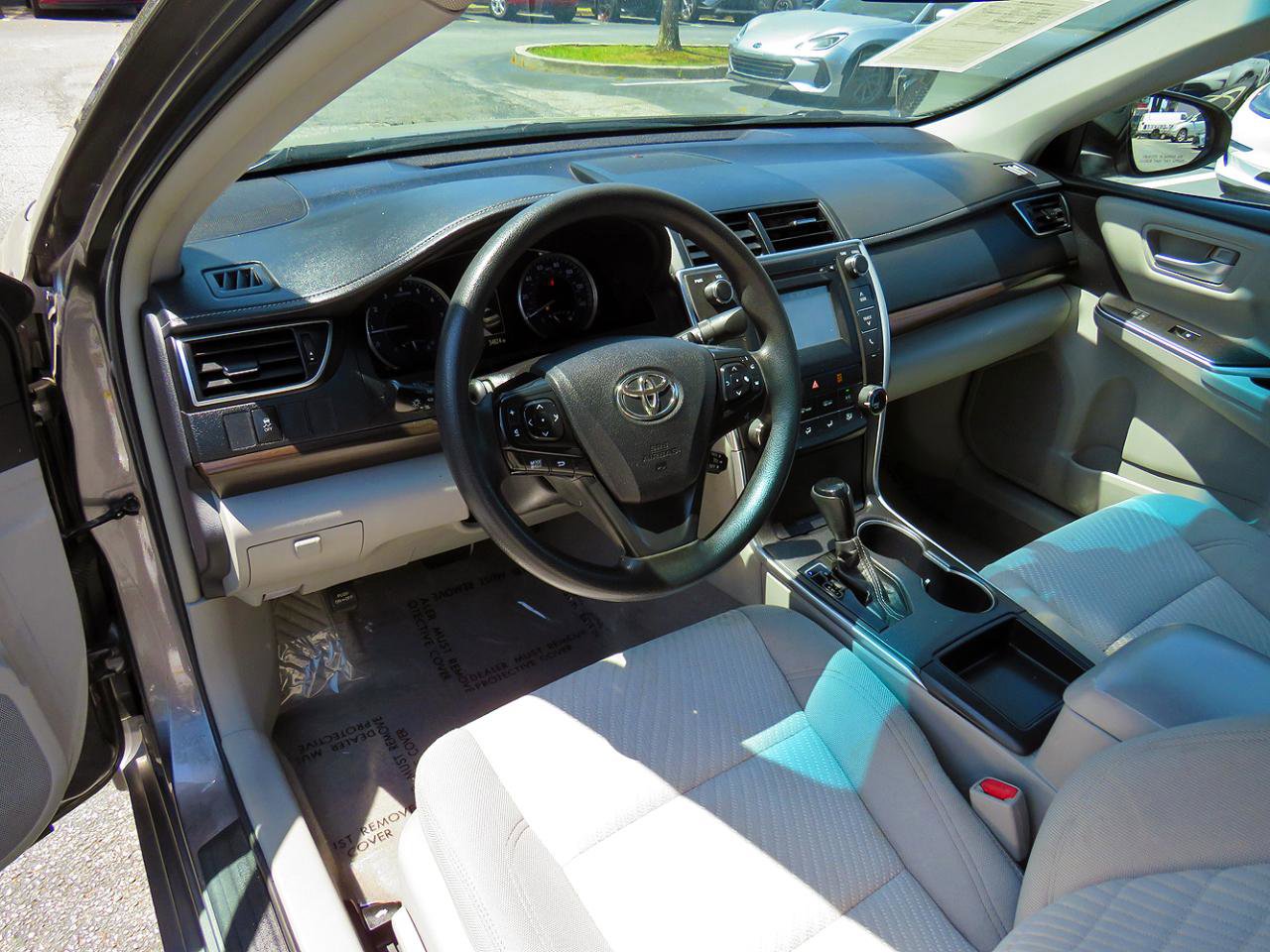 Used 2017 Toyota Camry LE FWD image 15