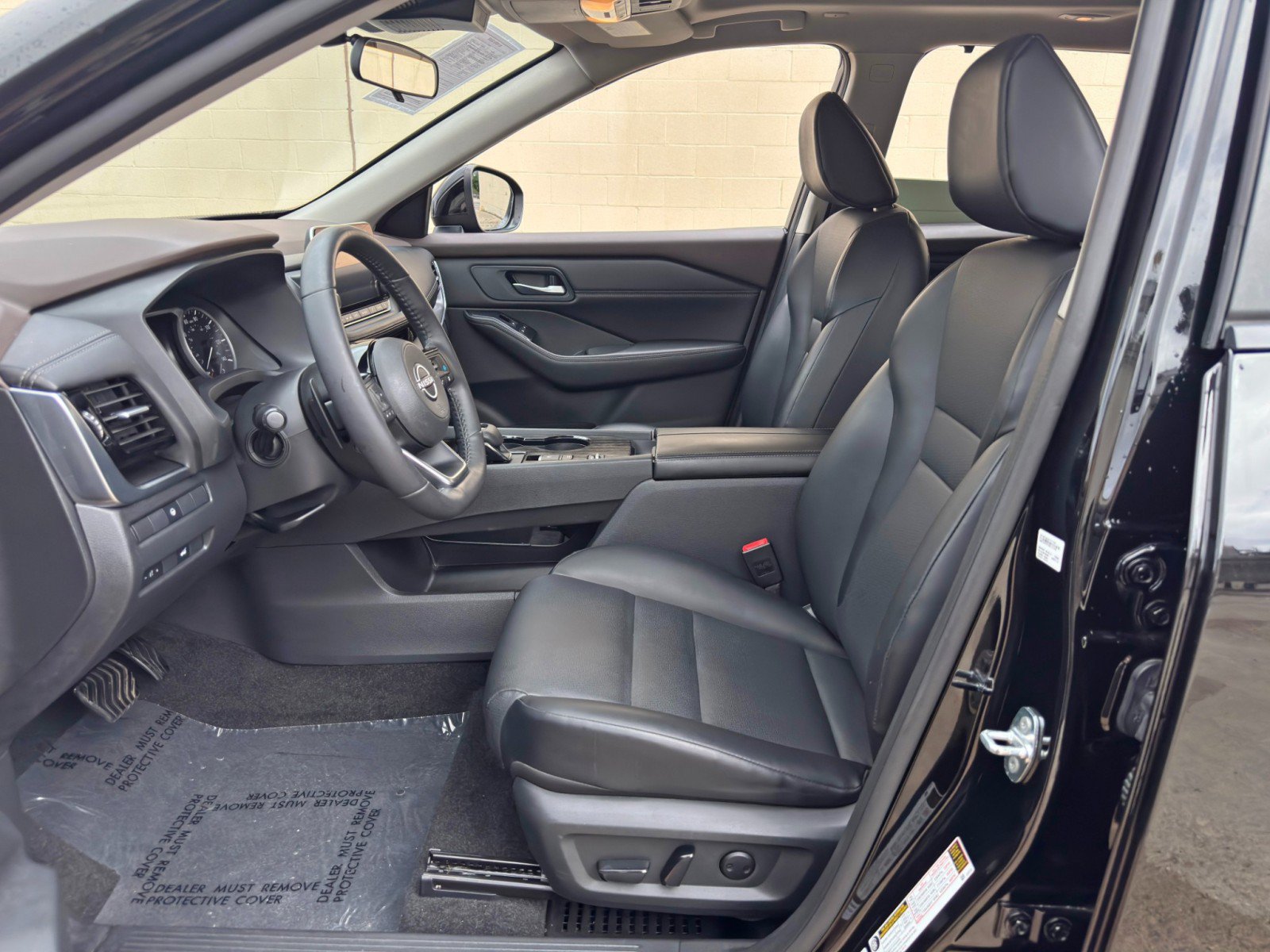Used 2022 Nissan Rogue SV w/ SV Premium Package FWD image 16