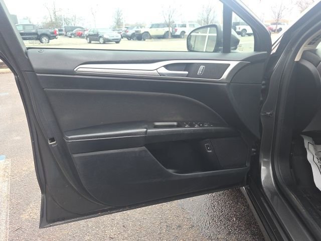 Used 2019 Ford Fusion SE image 20