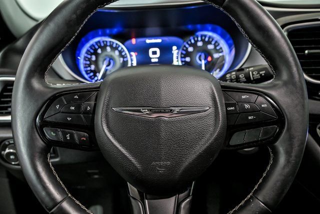 Used 2018 Chrysler Pacifica Touring-L Plus image 18