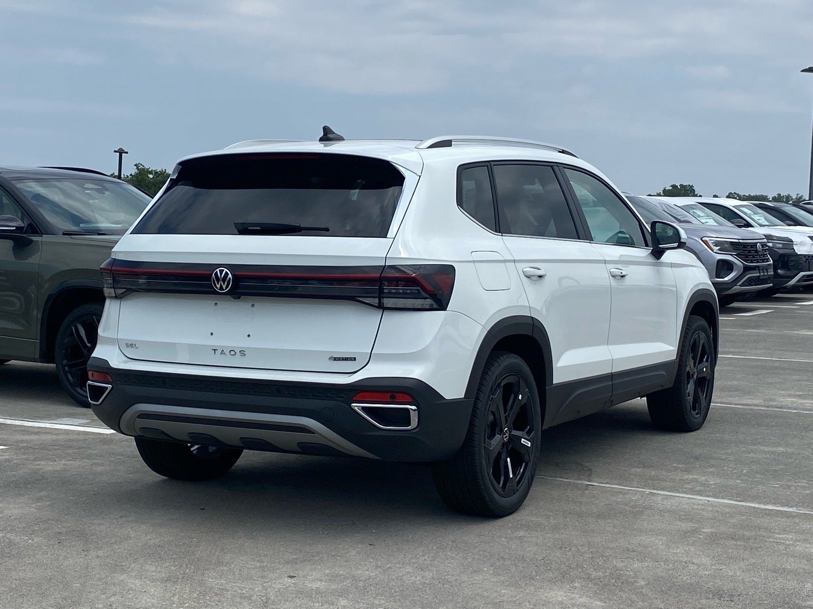 New 2026 Volkswagen Taos SEL AWD/4WD image 3