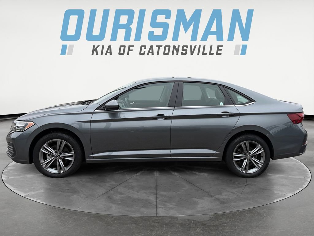 Used 2022 Volkswagen Jetta SE image 3