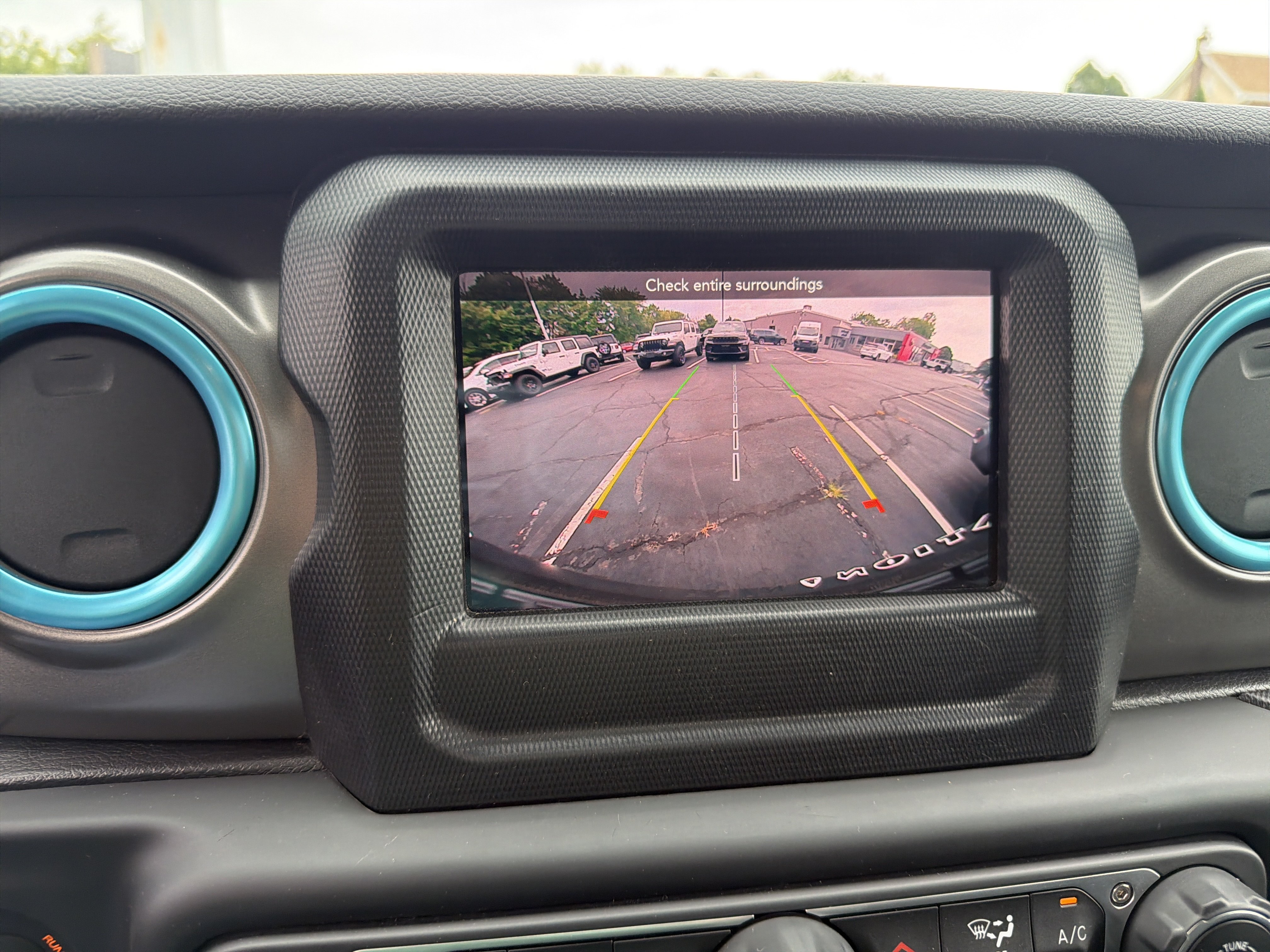 Used 2023 Jeep Wrangler Unlimited w/ Cold Weather Group AWD/4WD image 28