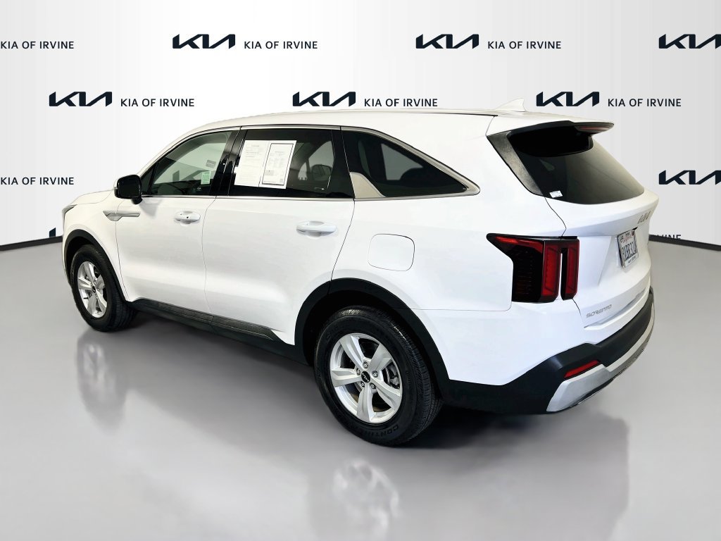 Certified 2025 Kia Sorento LX FWD image 6