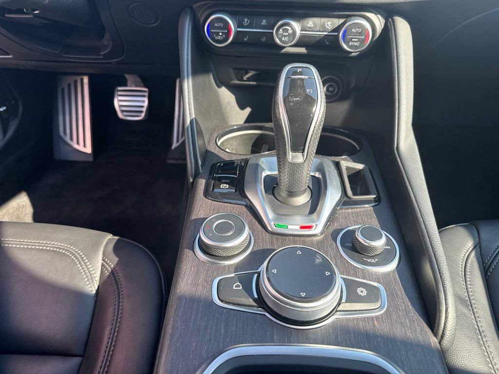 Used 2022 Alfa Romeo Giulia Ti AWD/4WD image 43