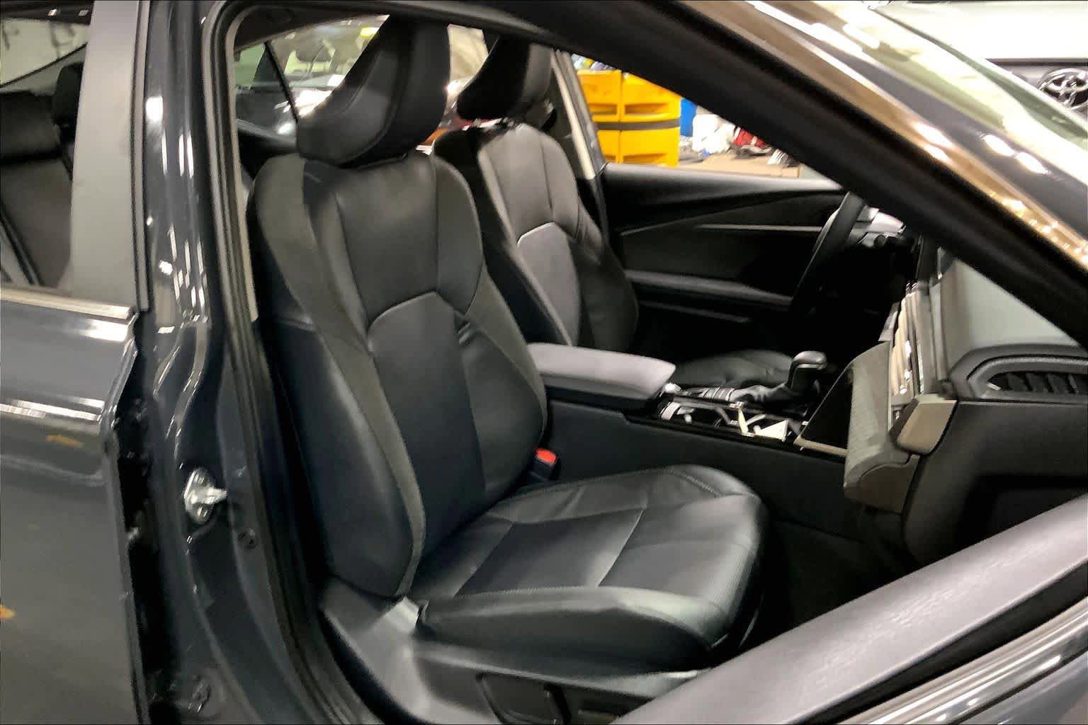 Used 2025 Toyota Camry XLE w/ Premium Plus Package image 9