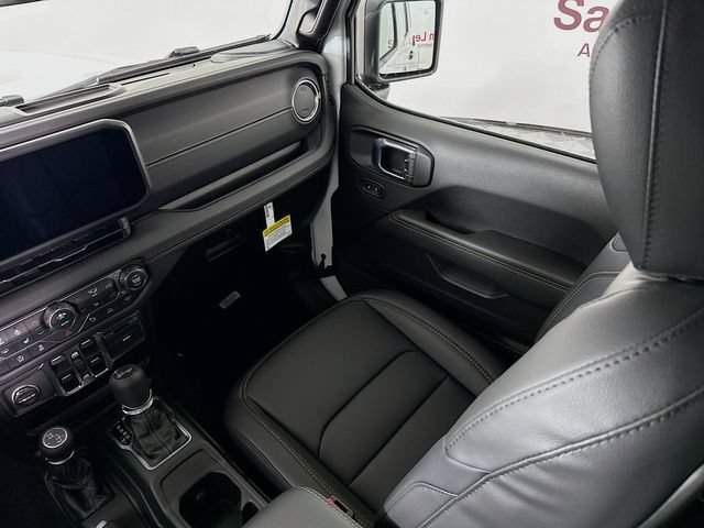 New 2026 Jeep Wrangler Unlimited Sahara AWD/4WD image 23