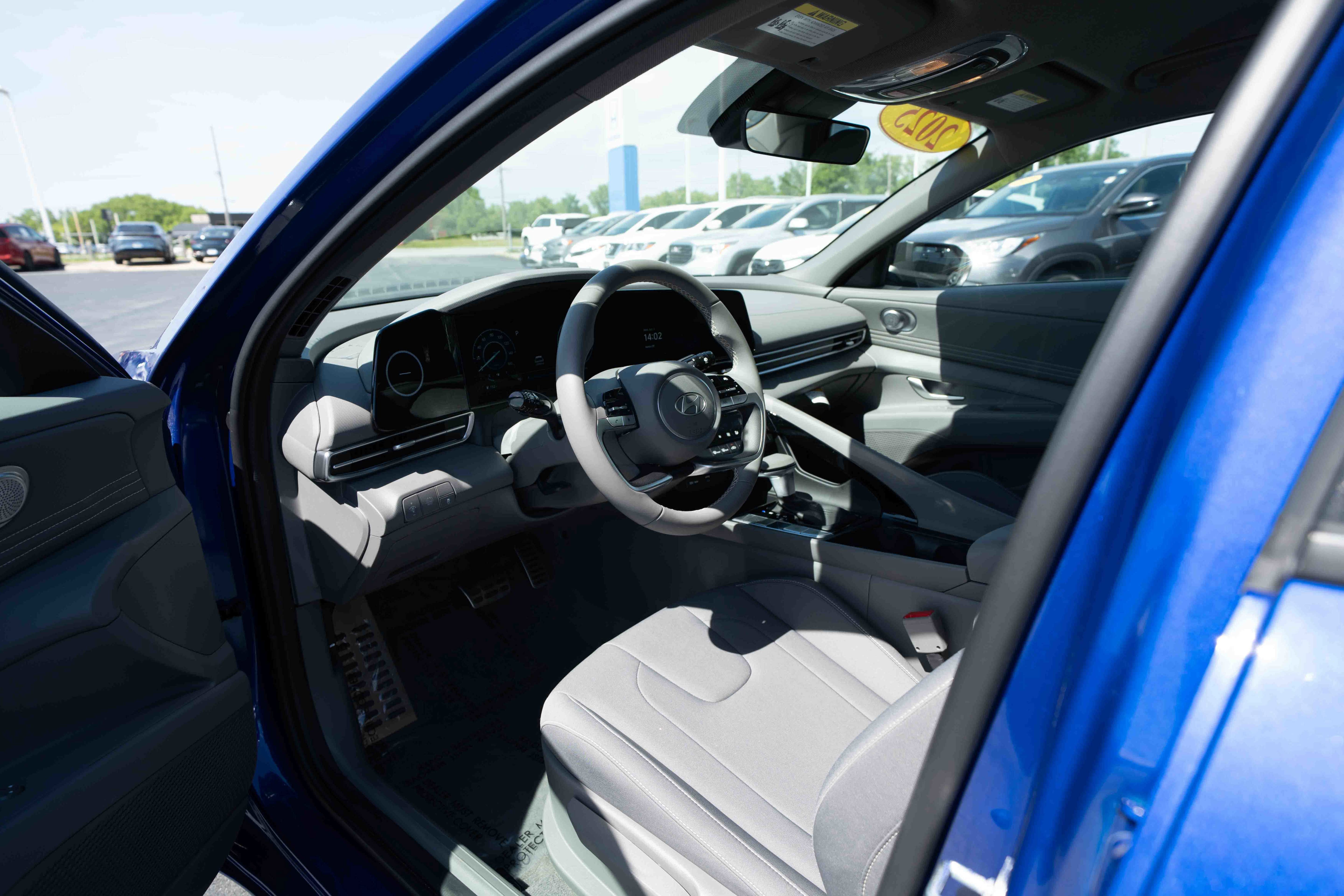Used 2025 Hyundai Elantra SEL FWD image 8