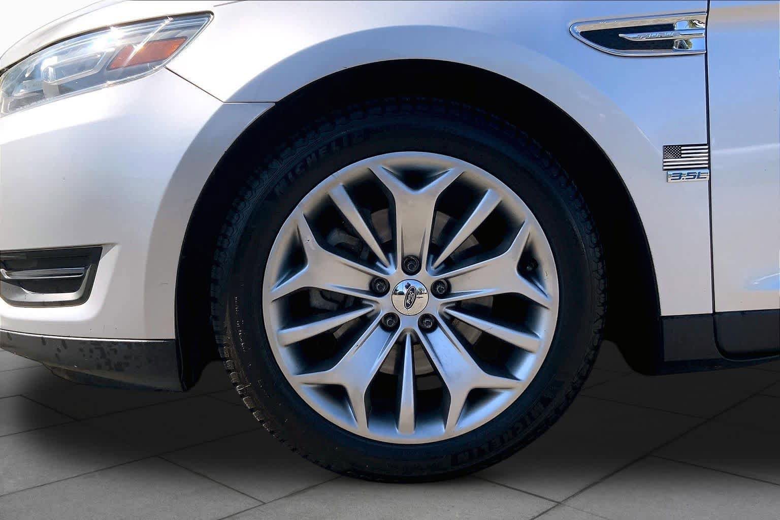 Used 2014 Ford Taurus Limited FWD image 10