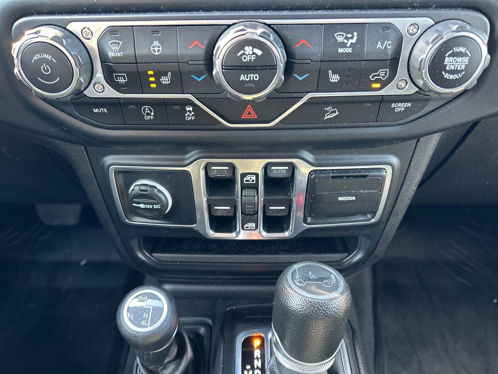 Used 2018 Jeep Wrangler Unlimited Sport S image 28