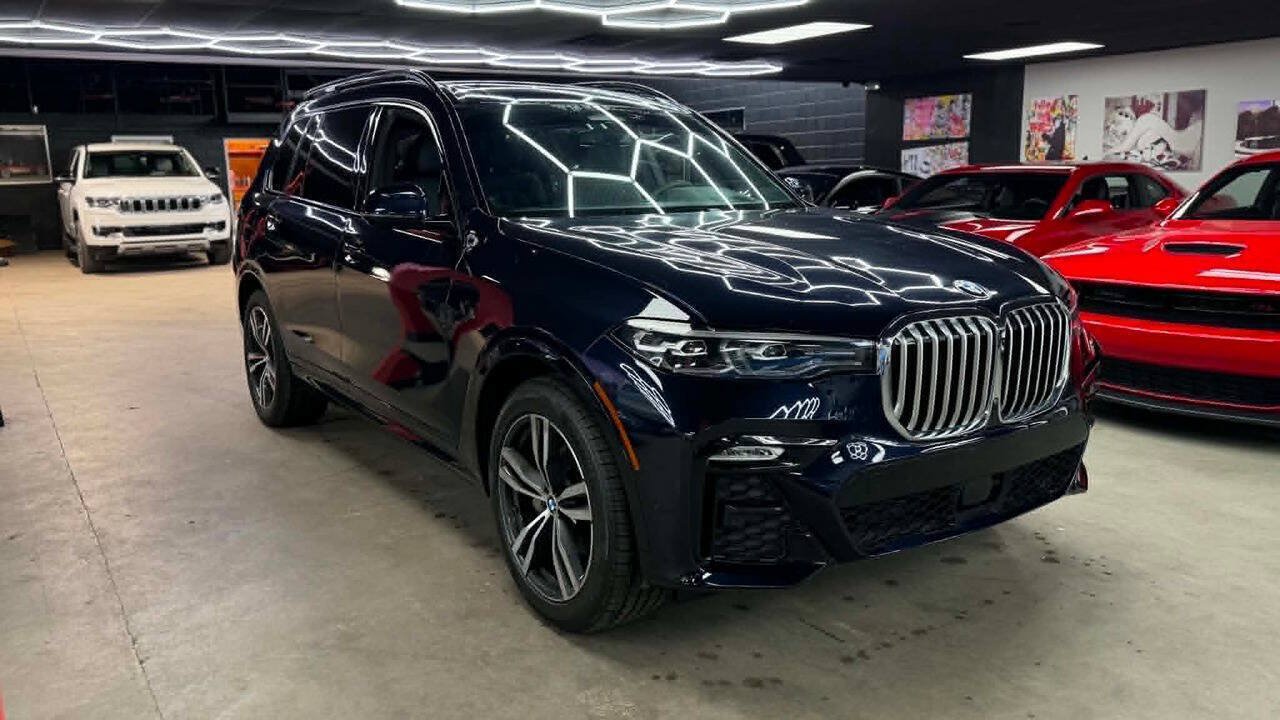 Used 2022 BMW X7 xDrive40i w/ M Sport Package AWD/4WD image 3