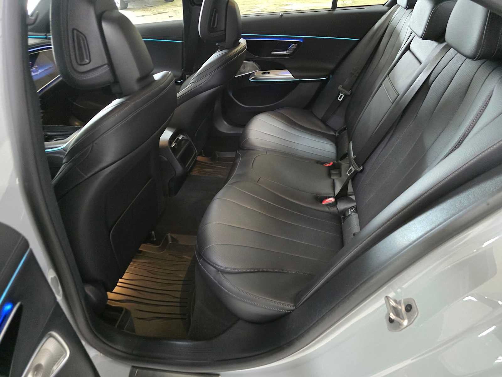 Used 2025 Mercedes-Benz E 350 4MATIC Sedan image 19