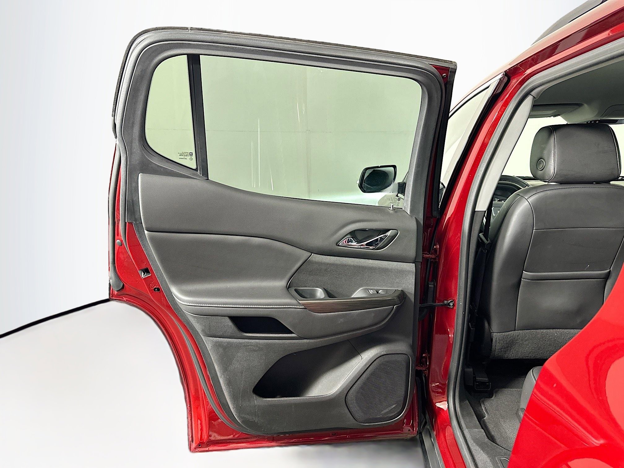 Used 2023 GMC Acadia SLT image 26