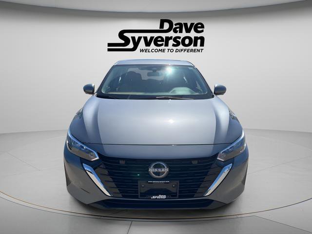 Used 2025 Nissan Sentra SV w/ SV Premium Package image 2