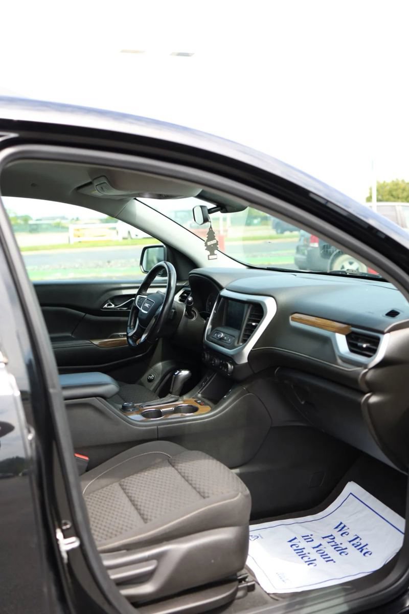 Used 2018 GMC Acadia SLE w/ LPO, Black Accent Package AWD/4WD image 38