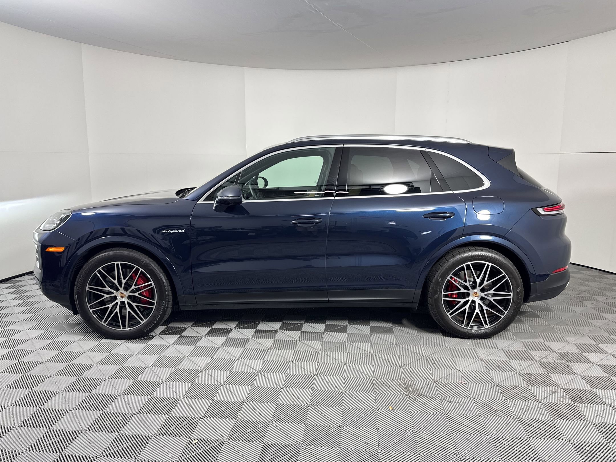 Certified 2025 Porsche Cayenne S image 2