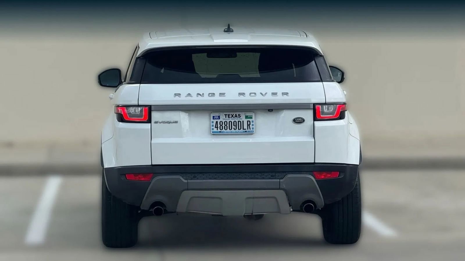 Used 2016 Land Rover Range Rover Evoque SE image 4