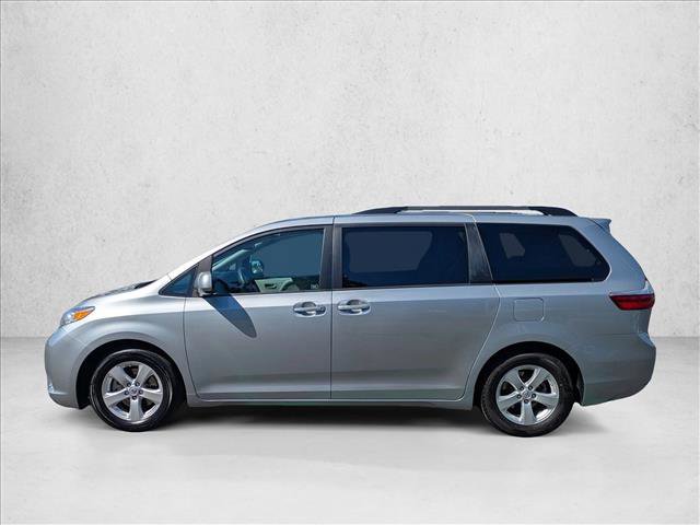 Used 2015 Toyota Sienna LE image 9