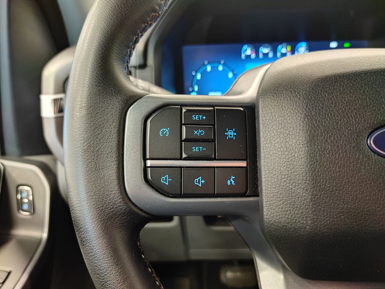 Used 2025 Ford F150 XLT w/ Equipment Group 301A Standard image 12