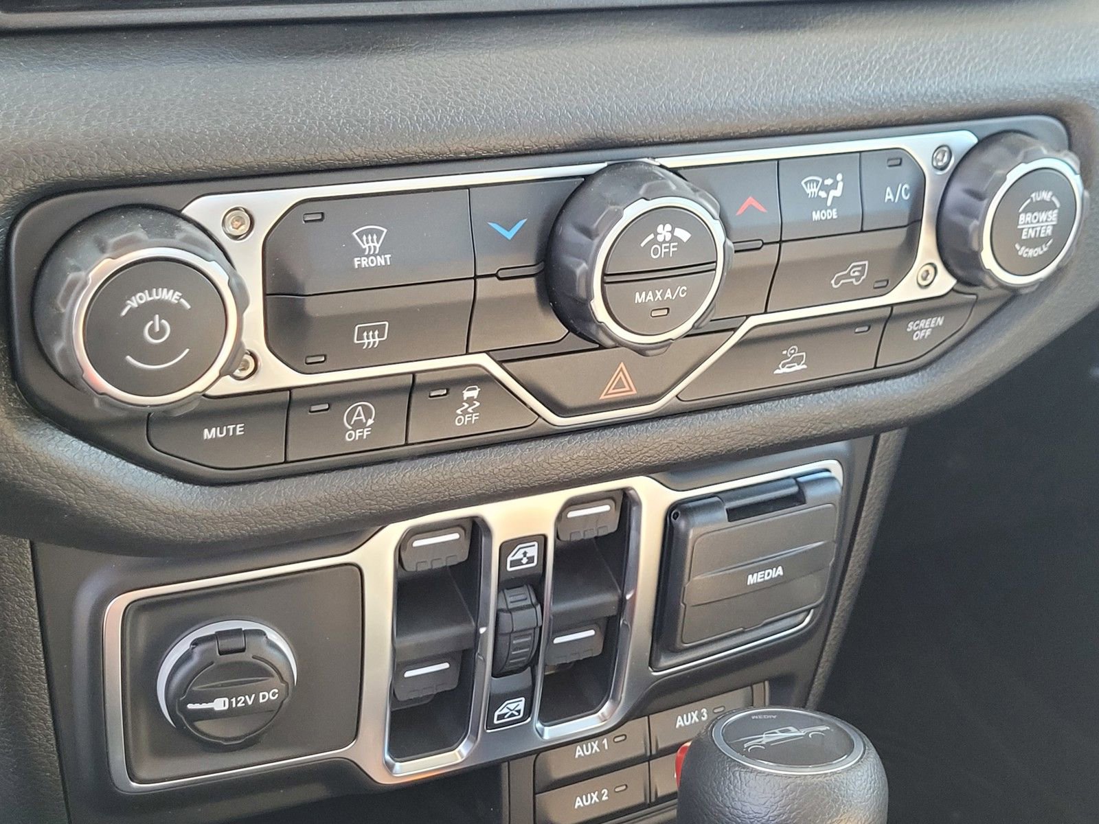 New 2026 Jeep Gladiator Sport image 15