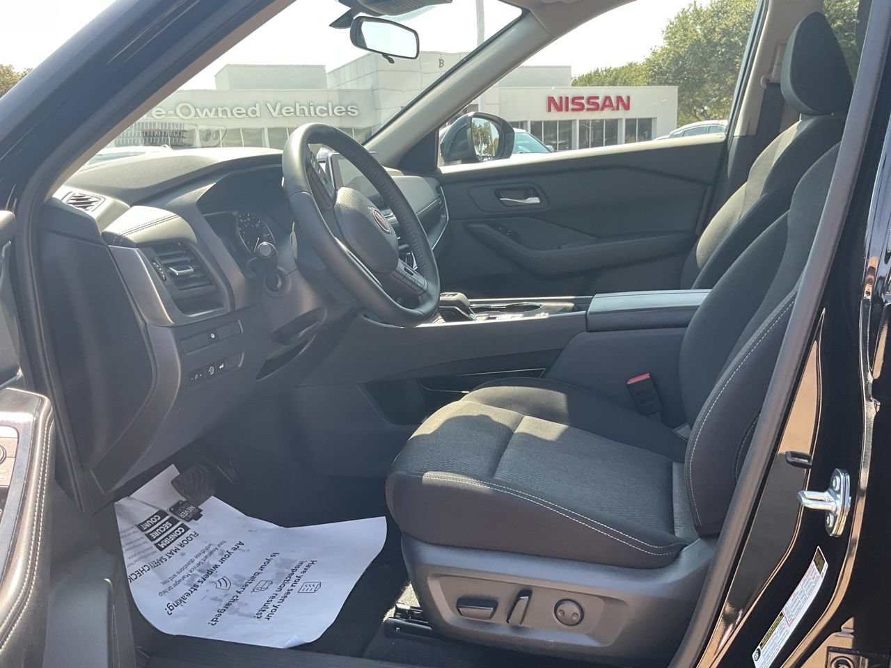 Used 2026 Nissan Rogue SV FWD image 8