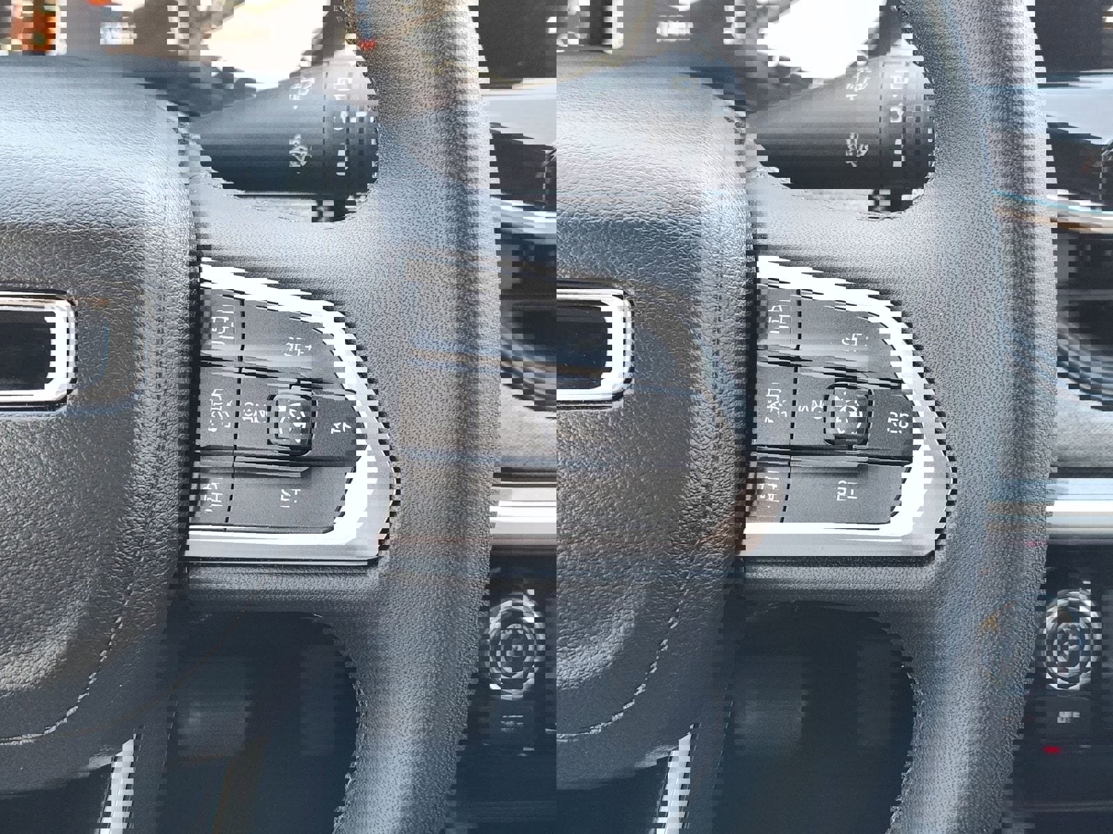 Used 2024 Jeep Compass Latitude w/ Sun and Sound Group image 40