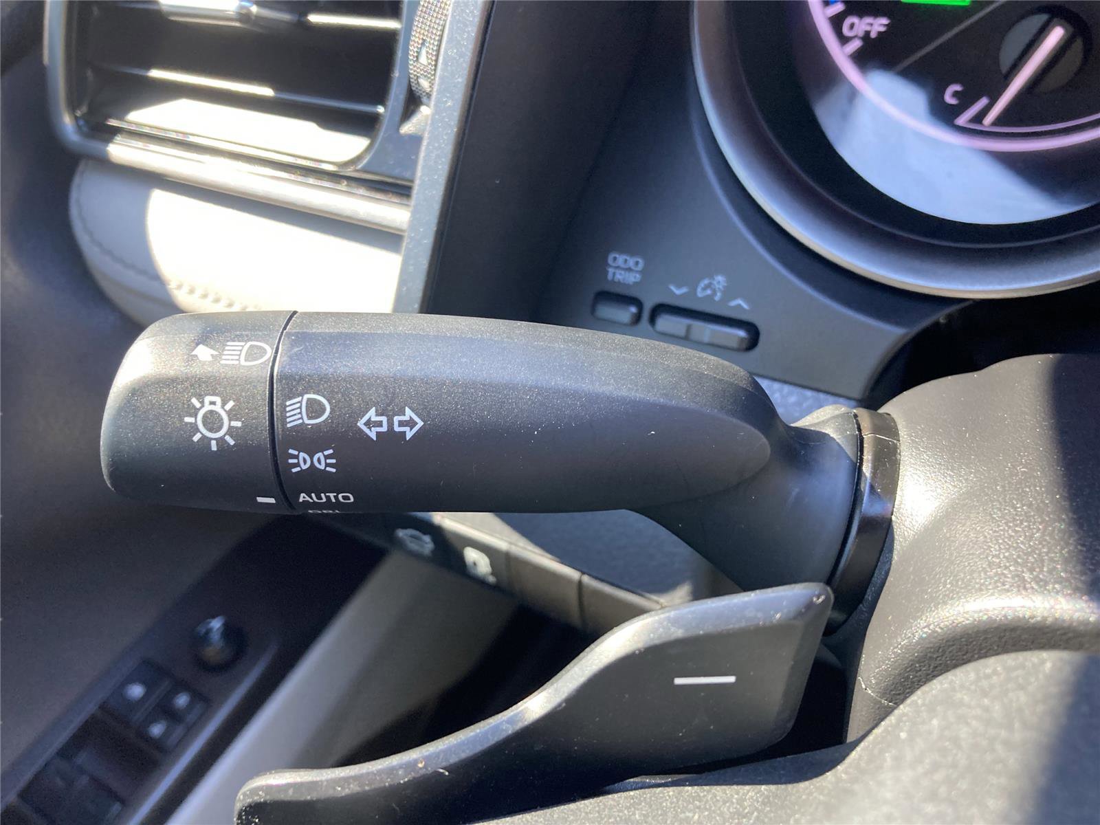 Used 2022 Toyota Camry SE image 23