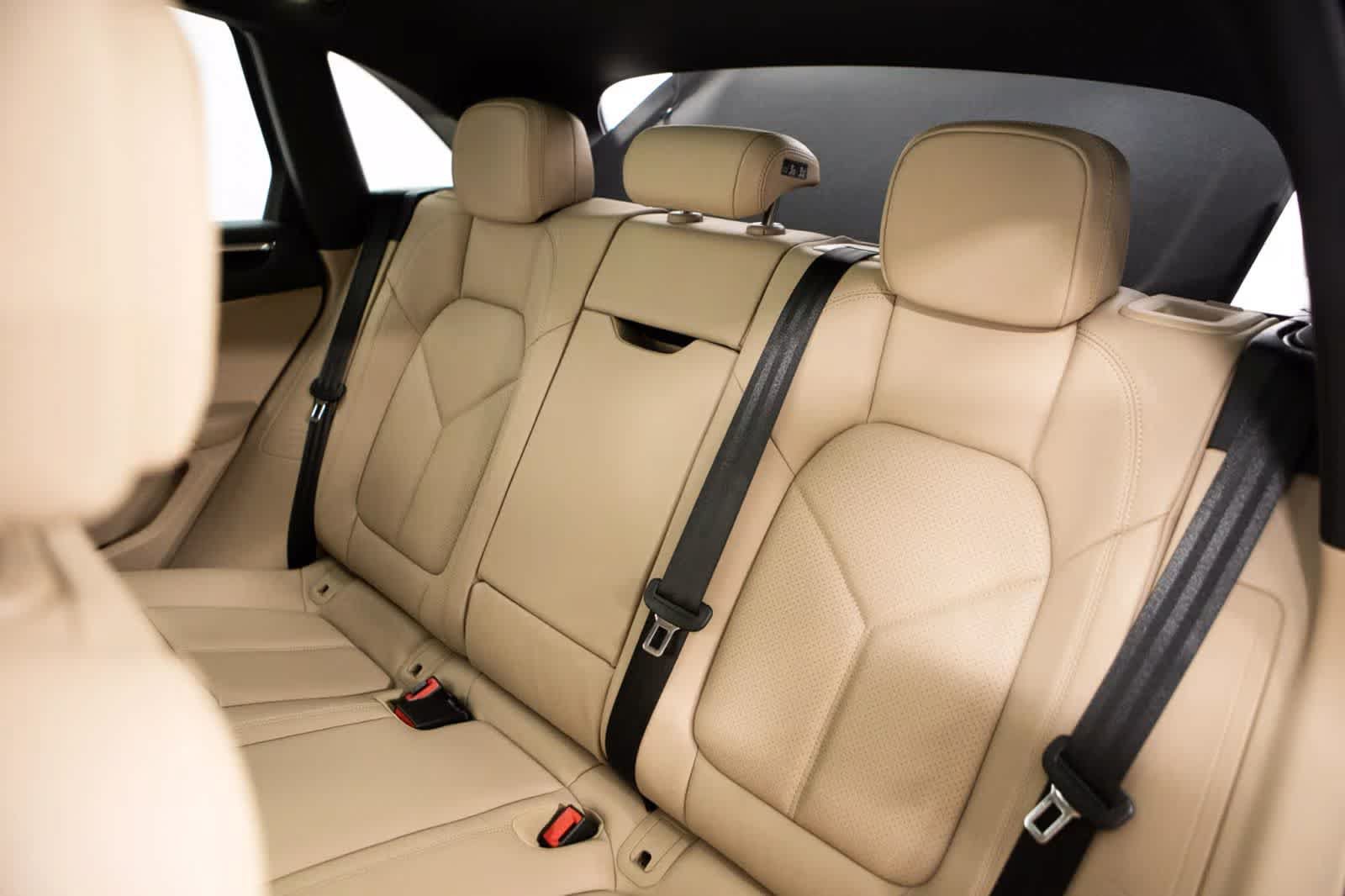 Certified 2026 Porsche Macan AWD/4WD image 37