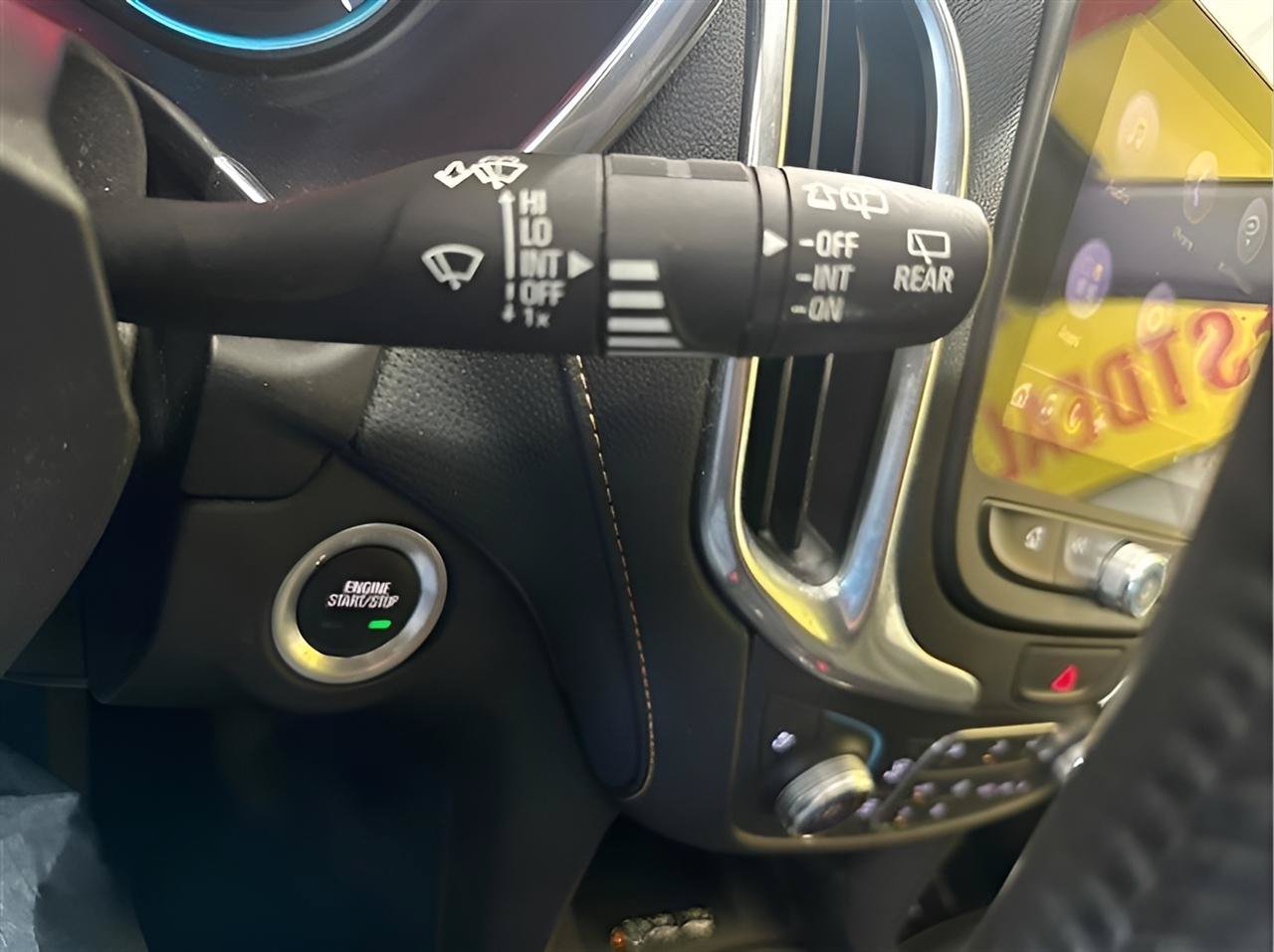 Used 2020 Chevrolet Equinox Premier AWD/4WD image 17