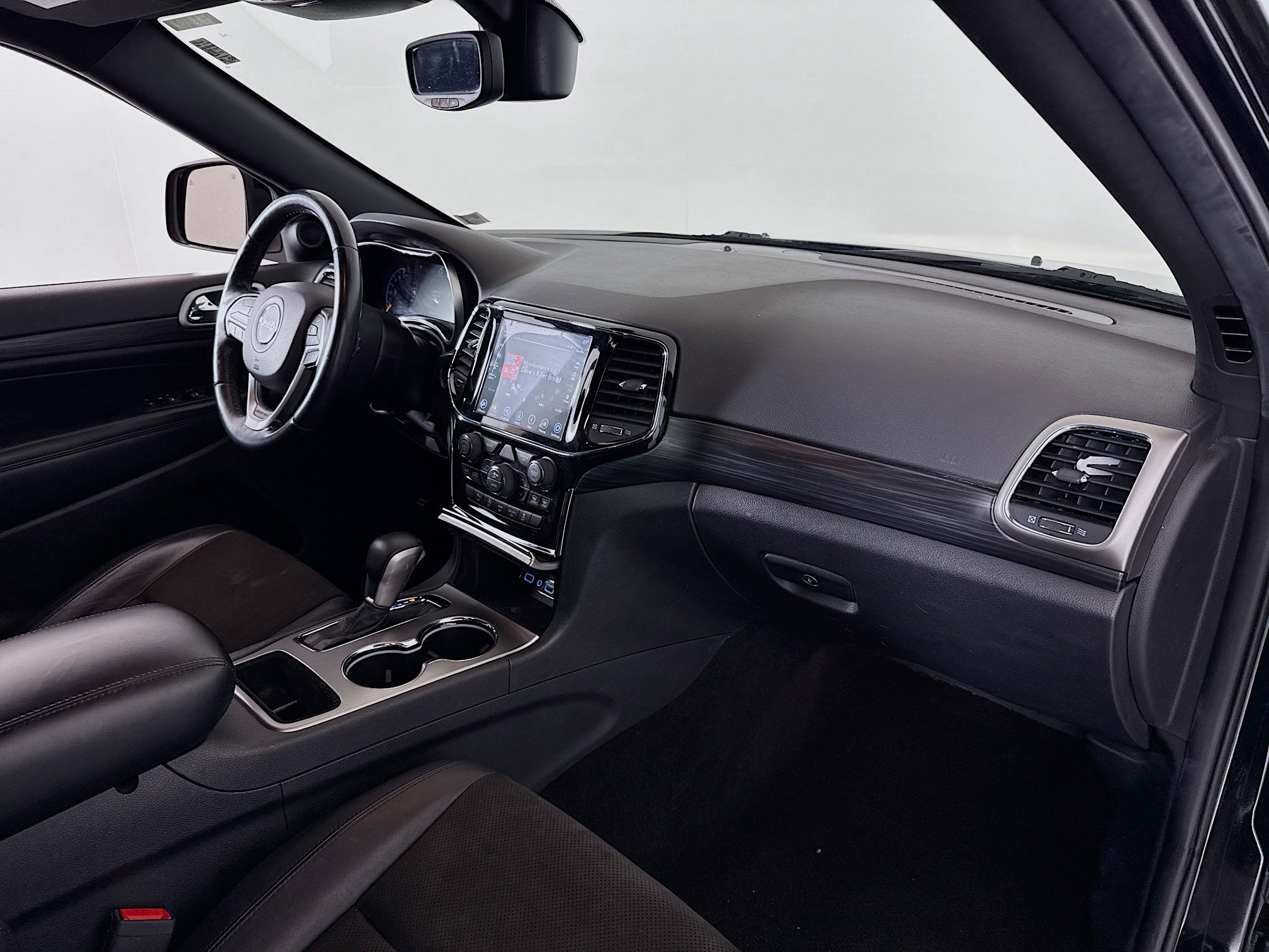 Used 2020 Jeep Grand Cherokee Altitude image 27