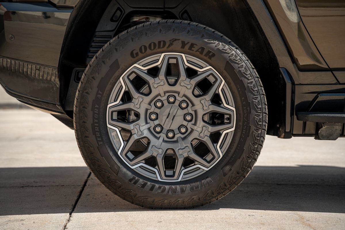 Used 2024 GMC Hummer EV 3X AWD/4WD image 11