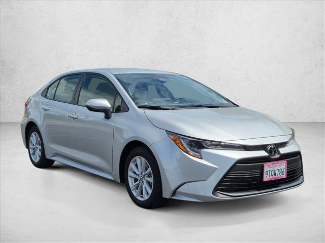 Used 2025 Toyota Corolla LE w/ LE Premium Package FWD image 3