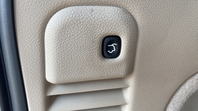 Used 2020 Jeep Grand Cherokee Overland AWD/4WD image 30