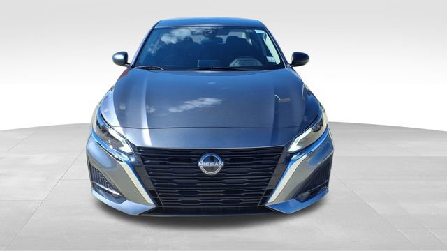 Used 2025 Nissan Altima 2.5 SV FWD image 2