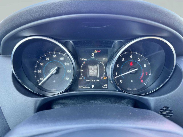 Used 2019 Jaguar XE Premium image 24